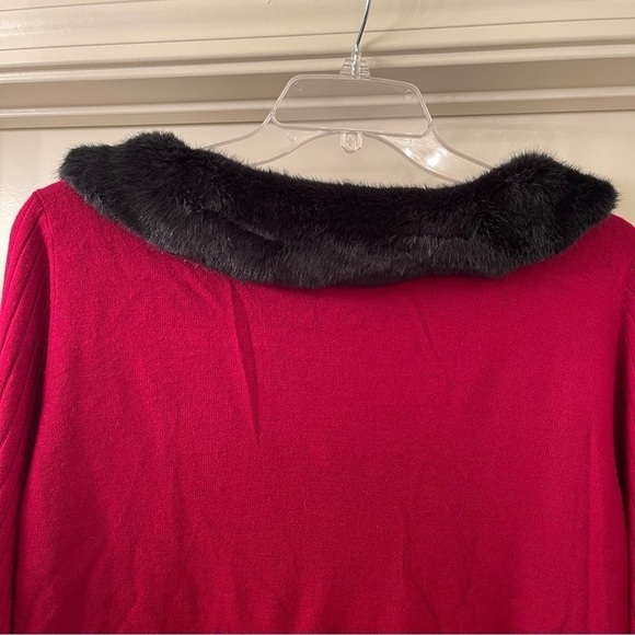 Mercer Street Studio Faux Fur Collar Red Sweater (H1) - Picture 7 of 7